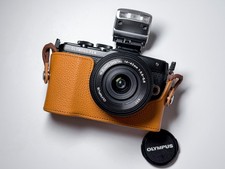 Olympus Pen E-PL7 + 14-42mm Pancake Zuiko M43 - 1 Year Warranty, Excellent EPL7