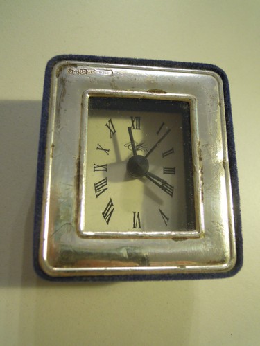 Piccola sveglia comodino - piccola, da