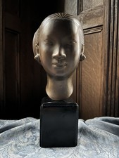 Busto di donna laotiana in