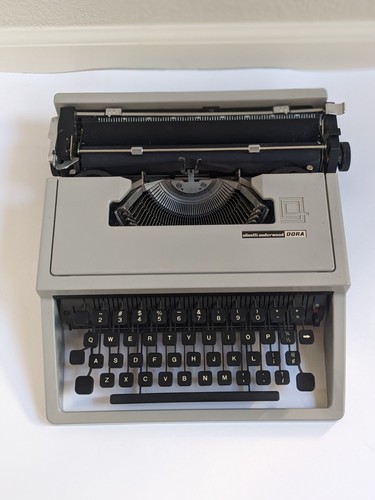 Macchina scrivere vintage - da,