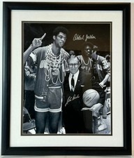 Kareem Abdul-Jabbar & John legno autografato 16x20 foto incorniciato JSA COA