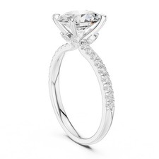 Anello rotondo con diamanti