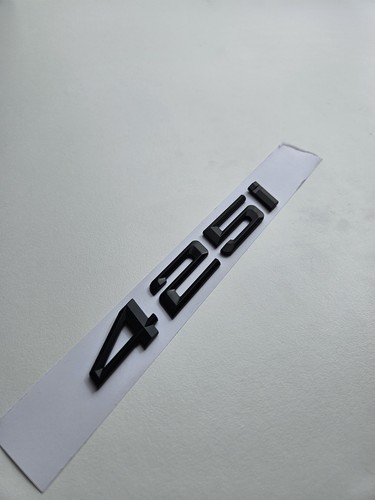 425i emblema nero opaco