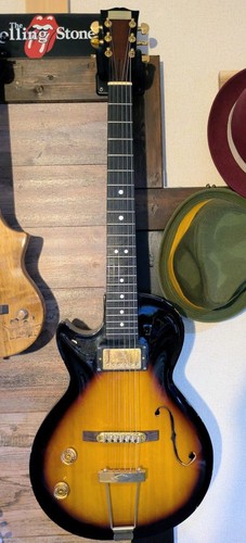 Chitarra elettrica mancina