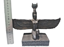 Statua egizia della dea della