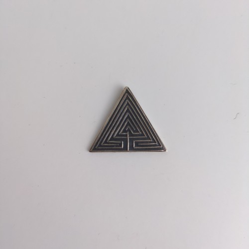 Ciondolo labirinto triangolare
