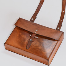 Borsa pelle militare - in,
