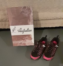 SCARPE  AUSTRALIAN RUNNER  NR.38 COLORE NERO/FUXIA