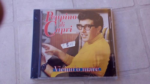 Peppino capri vicino - di,