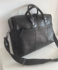 Lussuosa elegante  pregiata  borsa tracolla  in pelle nera   Piquadro