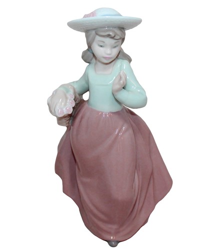 Lladro nao figurine out - figurine,