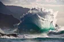 18087 Surfing Big Wave Decor