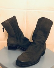 Stivaletto morbido metà polpaccio in pelle. 