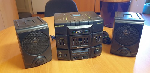 Piccolo stereo con cassetta - , e