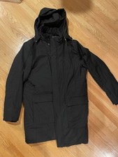 Cappotto nero imbottito collo