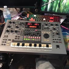 Roland MC-505 Groovebox Synth
