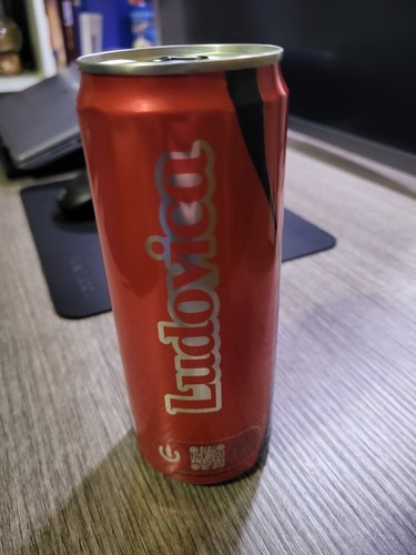 Lattina coca cola - lattina, vuota