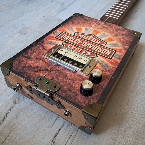 Cigar box guitar - b, 3