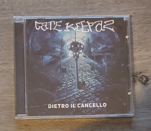 Gatekeepaz dietro cancello - dietro, il