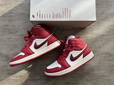 Nike WMNS Air Jordan 1 MID SE