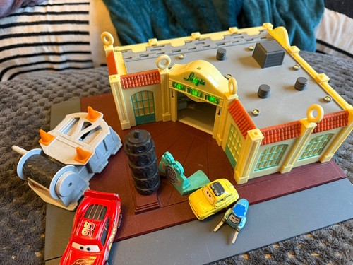 Disney pixar cars luigi casa - cars,