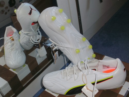 Nuove scarpe calcio - nuove,