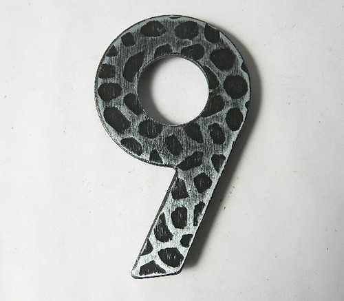 Numero civico nove in - "9",
