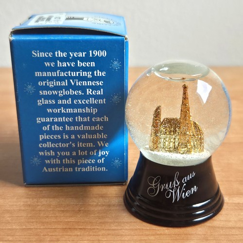 Souvenir snowglobe vienna - souvenir,