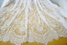 Tessuto pizzo ciglia bianco