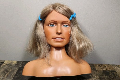 Farrah glamour center 1977 - farrah's,
