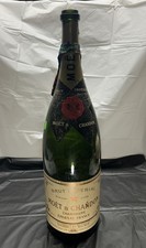 ENORME BOTTIGLIA DI CHAMPAGNE