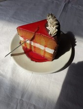 Fetta di torta finta da esposizione, Con Cucchiaino E Piattino 