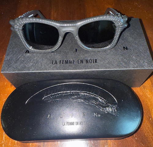 Femme noir alien - la,
