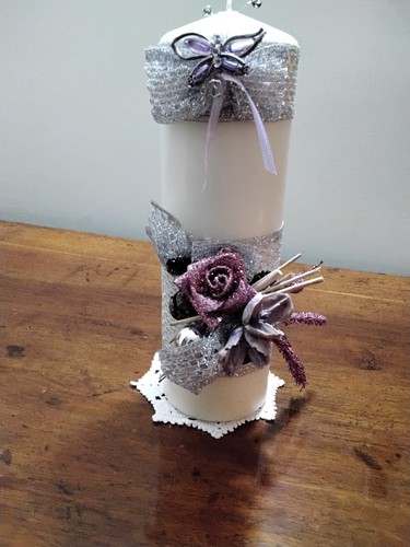 Candela decorata con - , nastri