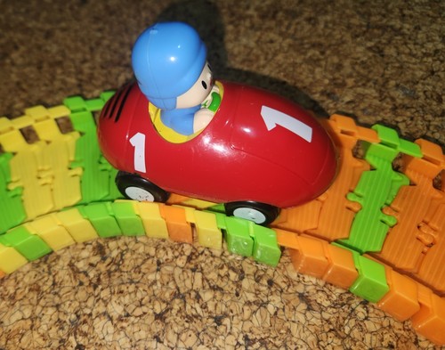 Pocoyo red racing car swiggle - pocoyo,