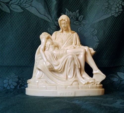 Statua pietà michelangelo - di,
