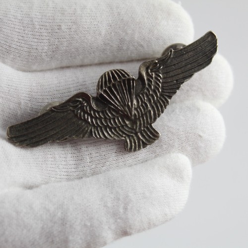Antico distintivo militare