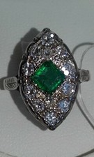 Anello in oro con brillanti e smeraldo naturale