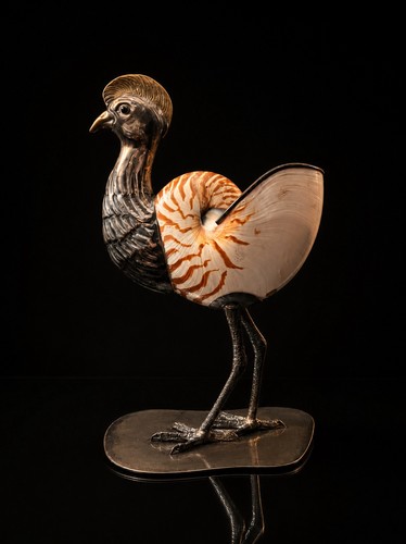 Scultura uccellino conchiglia