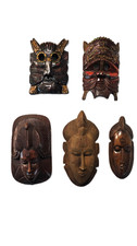Lotto di 5 maschere tribali in legno di differenti provenienze etniche