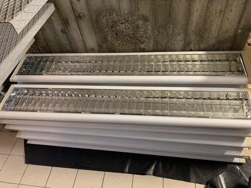 Plafoniere neon da - 16,