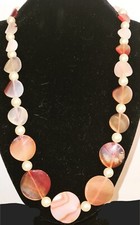 *Girocollo in Corniola e Perle di maiorca con moschettone in metallo