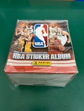 BOX SIGILLATO FIGURINE CALCIATORI PANINI NBA 2010  CON 50 BUSTINE