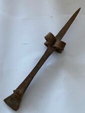 Antica incudine a gradino battifalce per falce erba. Ferro forgiato.