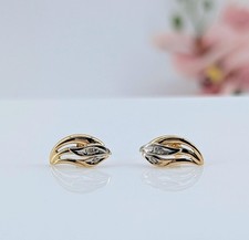 Orecchini in 2 oro ciascuno incastonati con 2 piccoli diamanti oro 750 millesimo