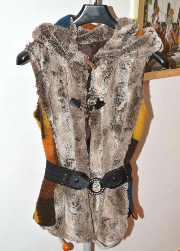 Gilet con cappuccio - con, di