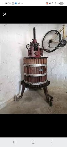 Antico grande torchio per - , uva