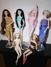 Bambole nuove, abiti, scarpe e