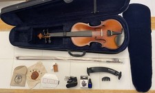 Violino acustico 4/4 full size con custodia arco e accessori usato in ottime condizioni!
