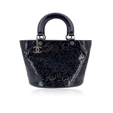 Autentica Chanel in vernice nera traforata n. Borsa tote 5 loghi CC